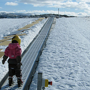 The magic carpet conveyer belt lift at Aalsheia skisenter Sirdal