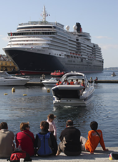 Queen Victoria in Stavanger harbour May 2008